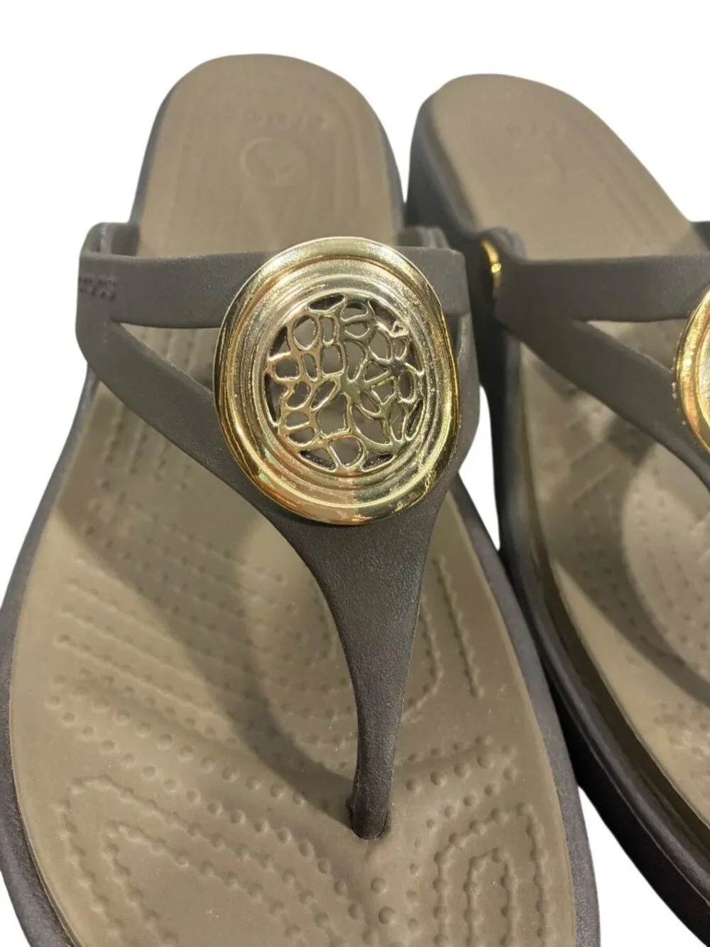 Crocs Sanrah Sandals Size 6 Brown thong Wedge With Gold Circle Medallion